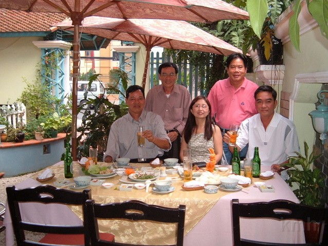 Ngoc Tuy va 4 anh trai KMH.jpg - Anh Uynh K1A, anh Dũng K1A, Ngọc Túy K6, anh Hậu K1A, anh Dũng K1A